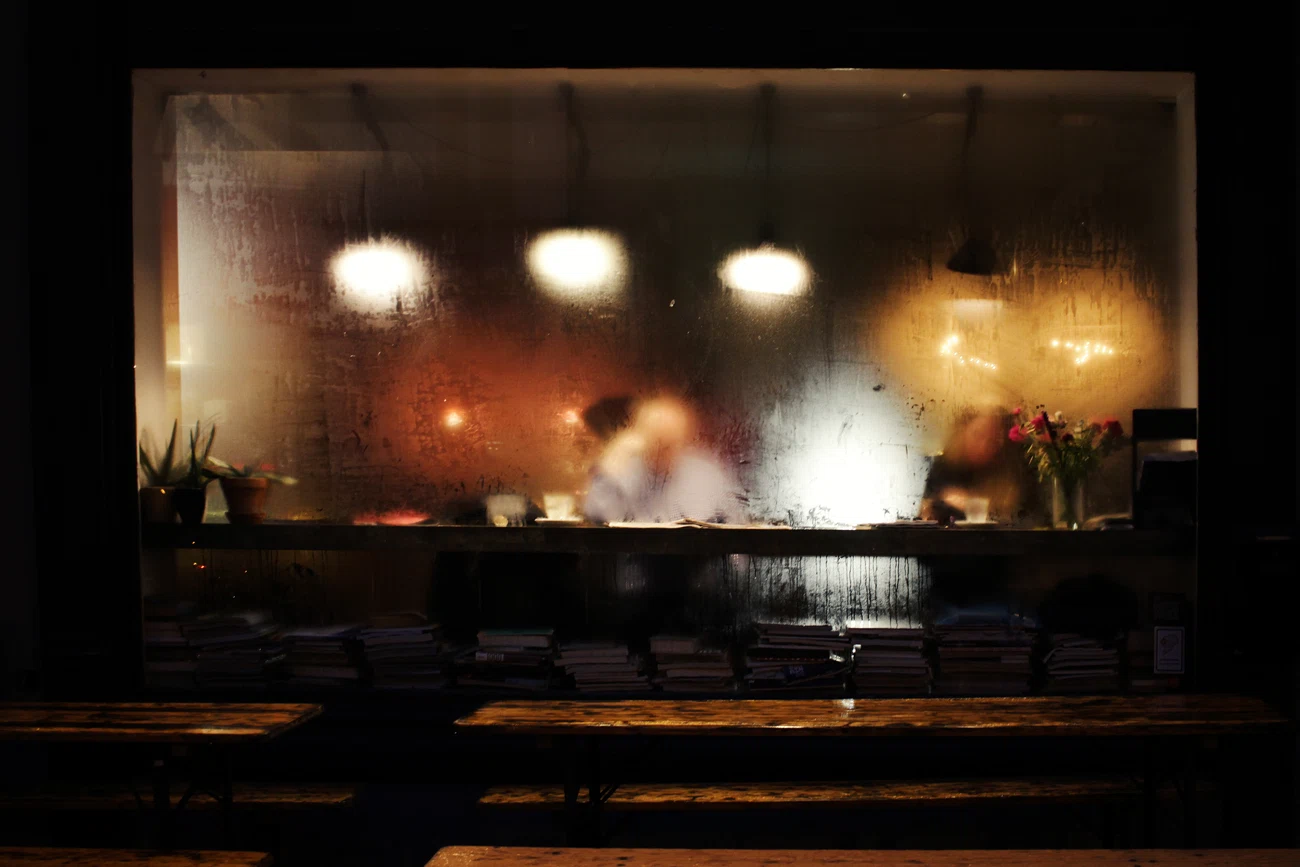 Blurred window metaphor of a VPN service concealing user IP to prevent online tracking