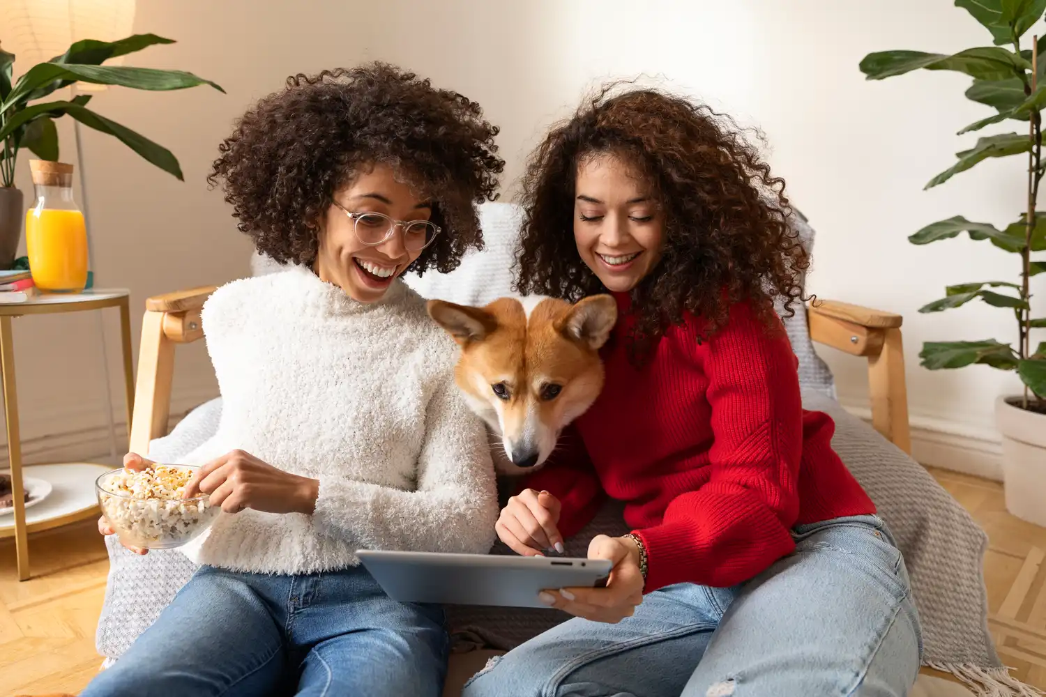 Friends watching movies with high-speed VPN